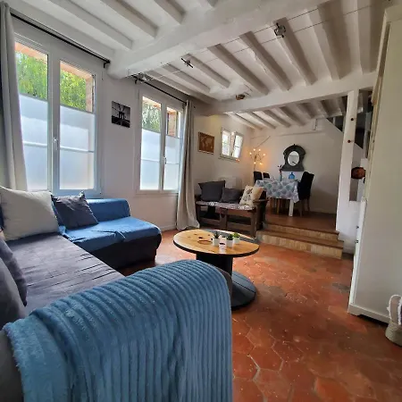 Holiday home Chez Le Petit Peintre Laboissiere-en-Thelle